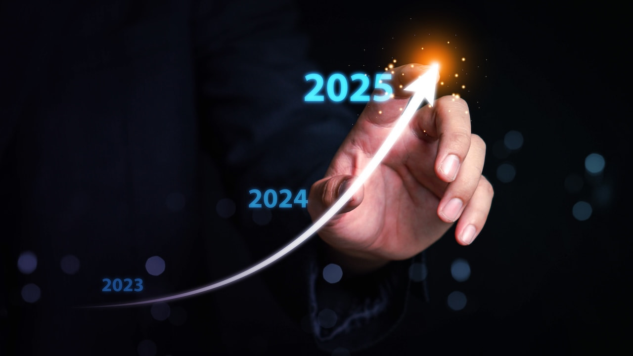 Idea,And,Inspirations,In,New,Years,2025.,Businessman,Hand,Drawing