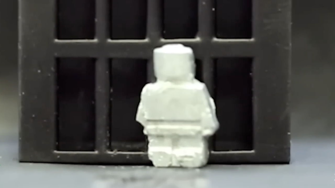 Gallium-Roboter vor Gitterstäben