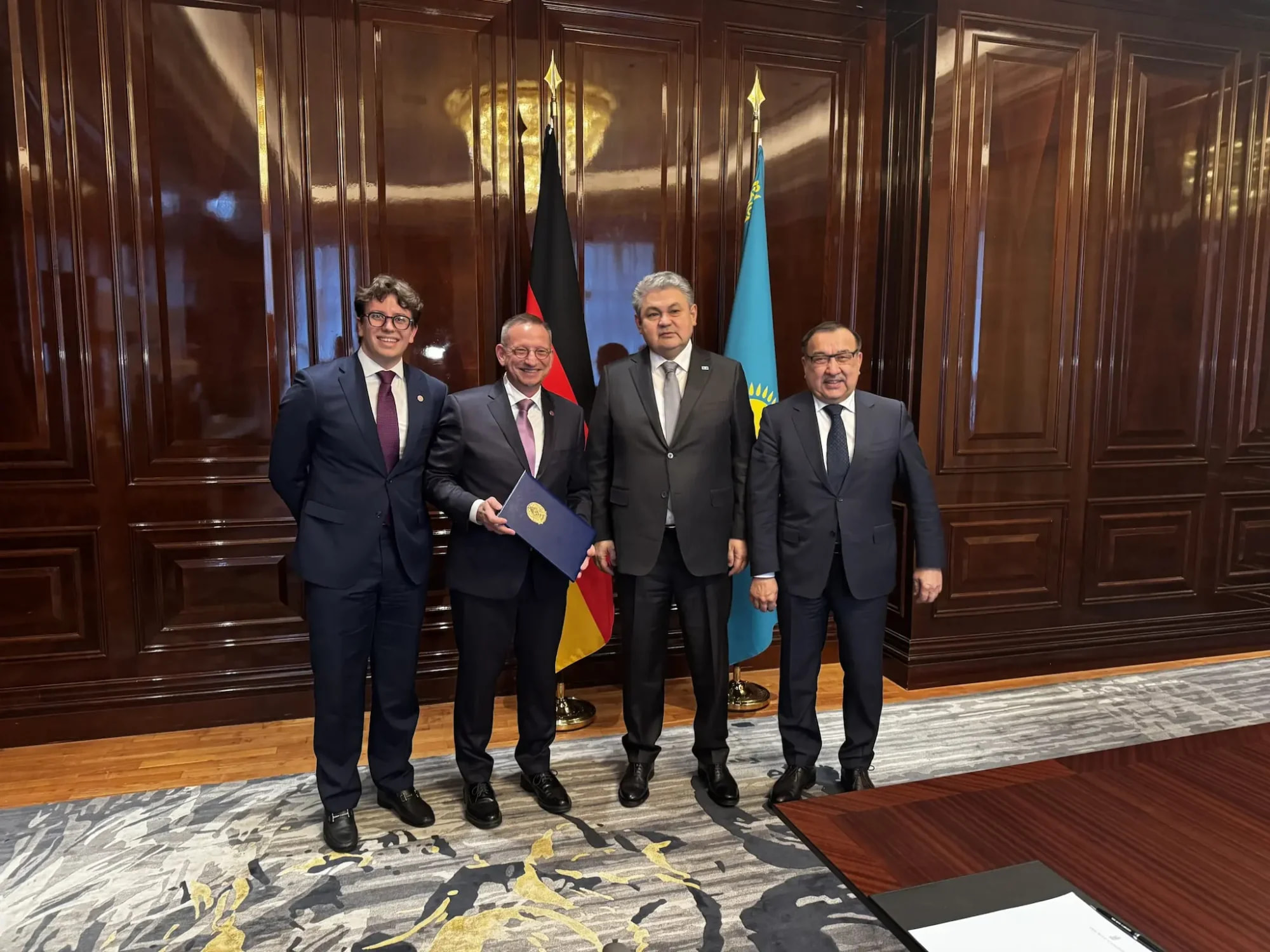 Andreas-Kroll-mit-Jermek-Koscherbajew-scaled