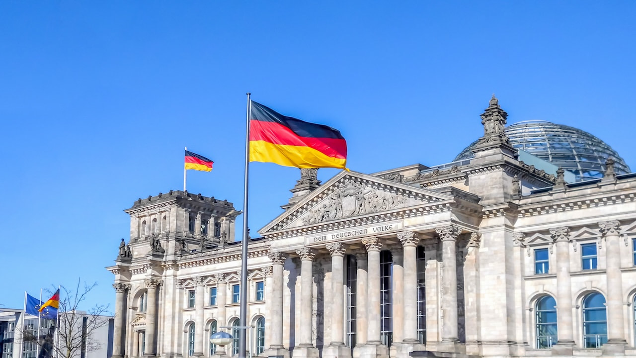 Blick auf den Reichstag Berlin, Koalitionsvertrag, Rohstoffwende, Seltene Erden