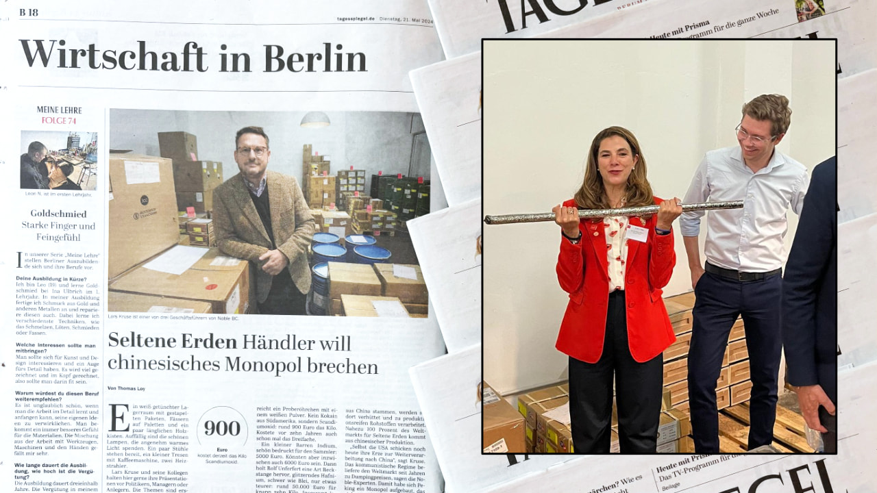 Collage: Lars Kruse in einem Zeitungsartikel und Foto einer Besucherin aus Chile mit Philip Flore (DIHK) bei einer Lagerbesichtigung