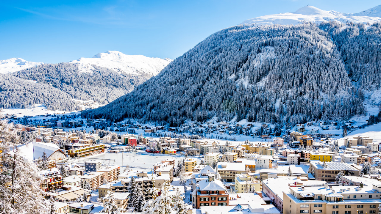 Blick auf die Landschaft des berühmten Winterresort Davos, Schweiz.