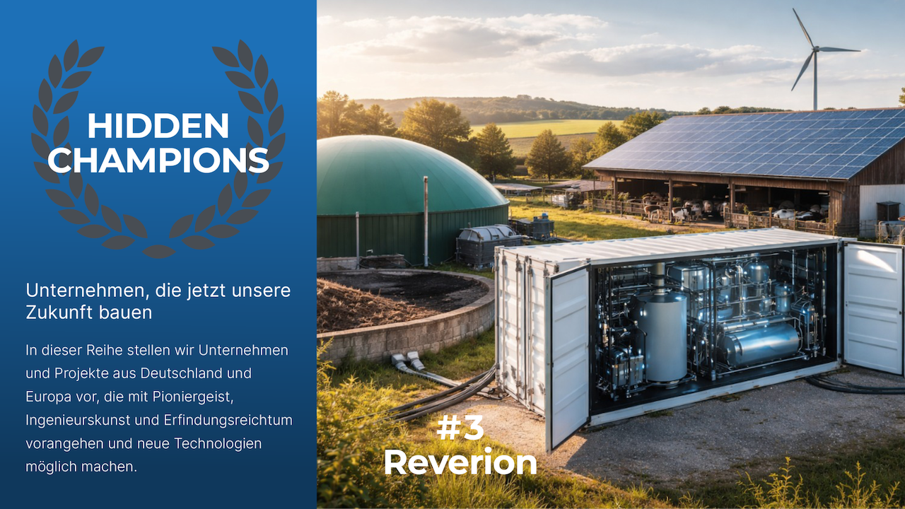 Bauernhof mit Biogasanlage und Containerkraftwerk zur Energieerzeugung, links im Bild – blauer Hidden Champions Banner