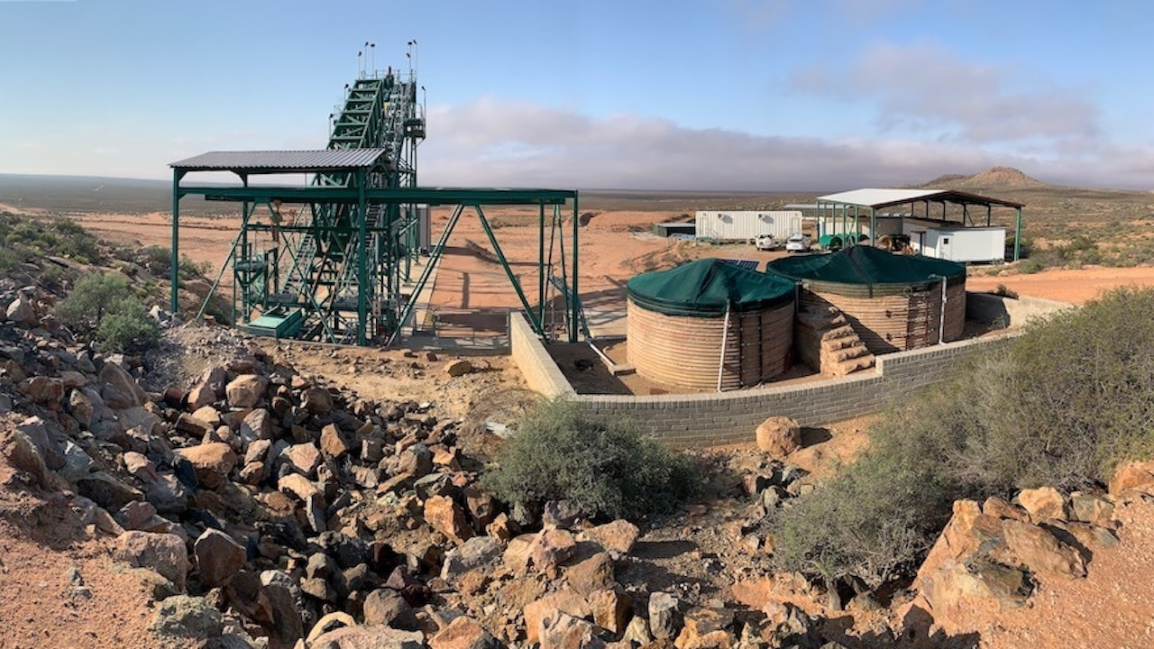 Blick auf die Seltene Erden Mine in Steenkampskraal