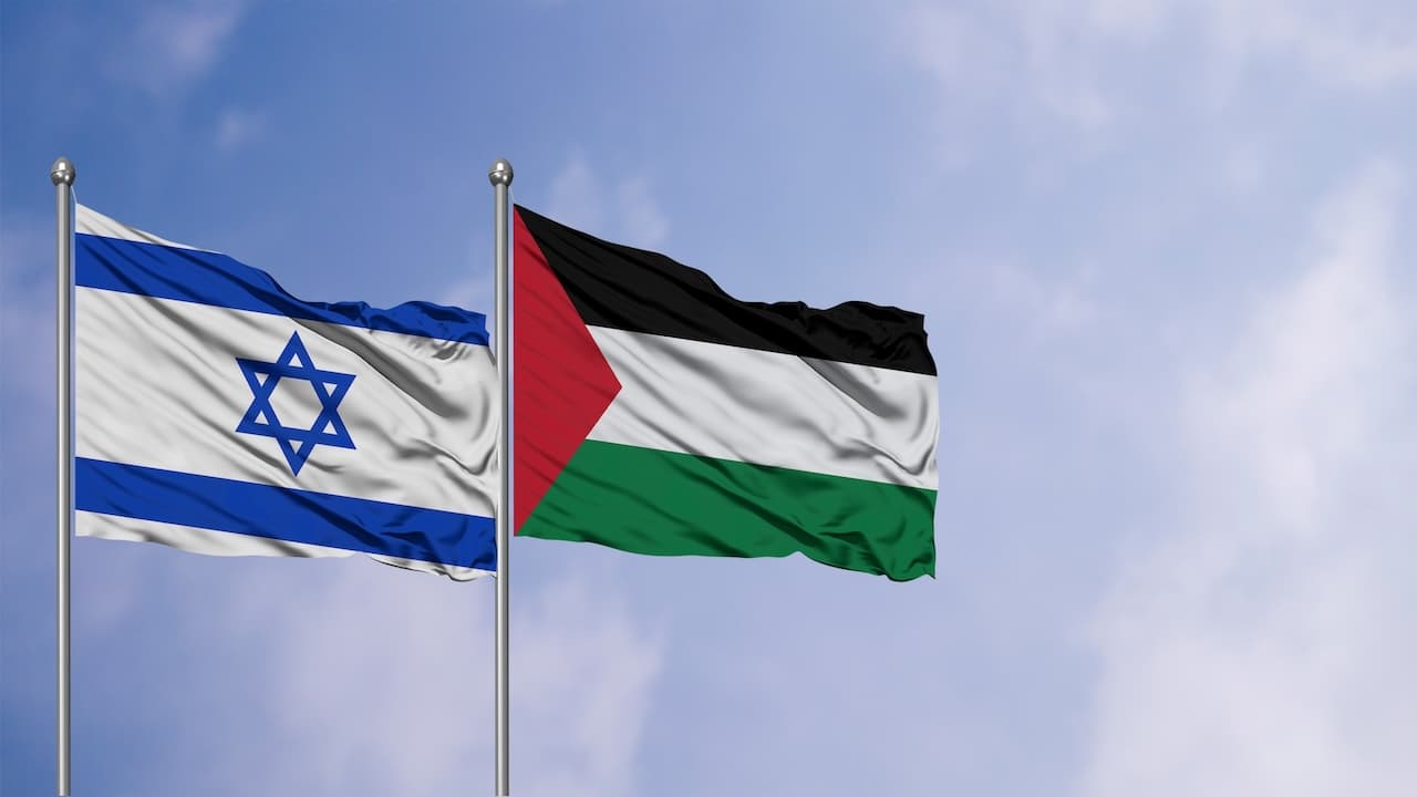 Israelische und palästinensische Flaggen nebeneinander, palästinensischer Konflikt in Israel