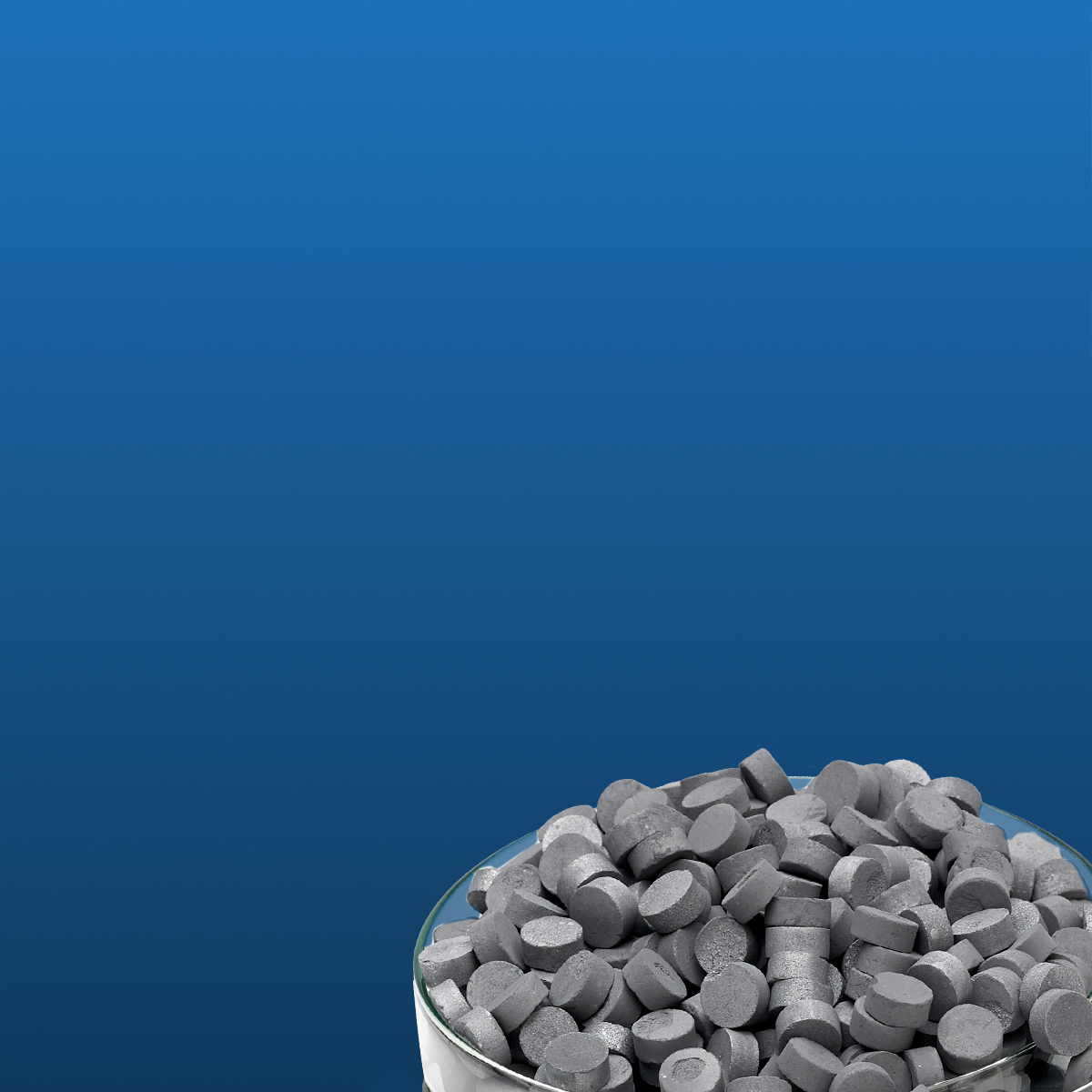 Rhenium-Pellets auf blauem Hintergrund