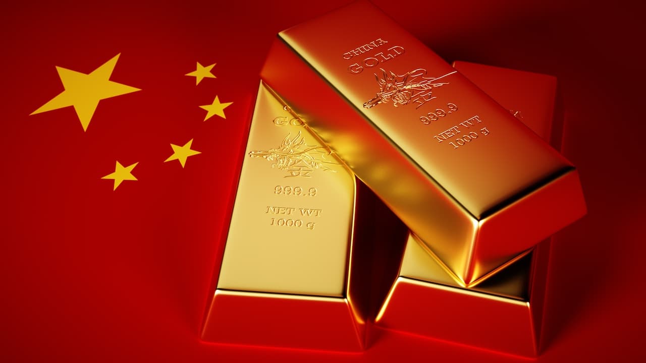 3d Fotorealistisches Bild von Goldbarren vor chinesischer Flagge